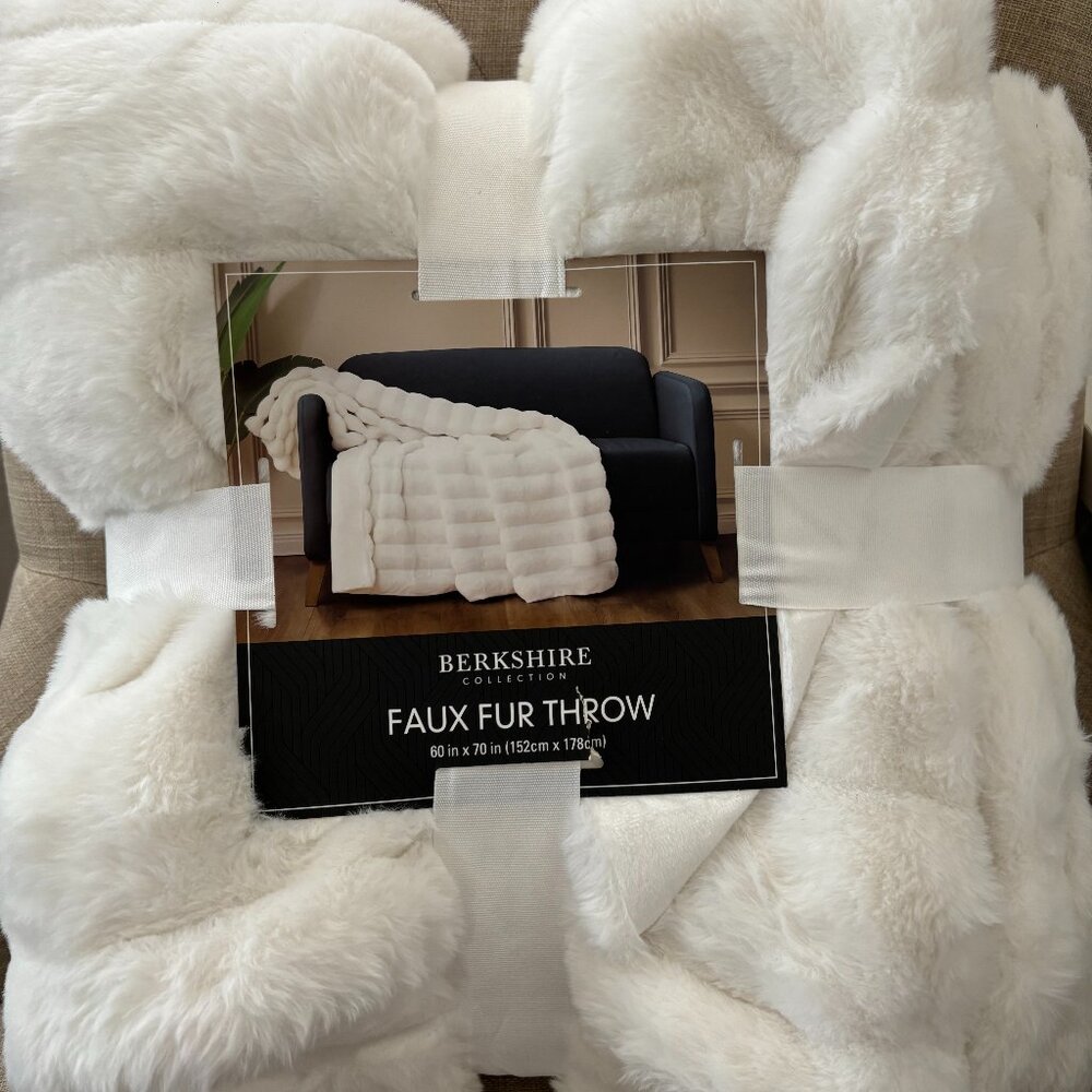 Brand New Berkshire Collection Faux Fur Throw Blanket White – 60 x 70 inches
